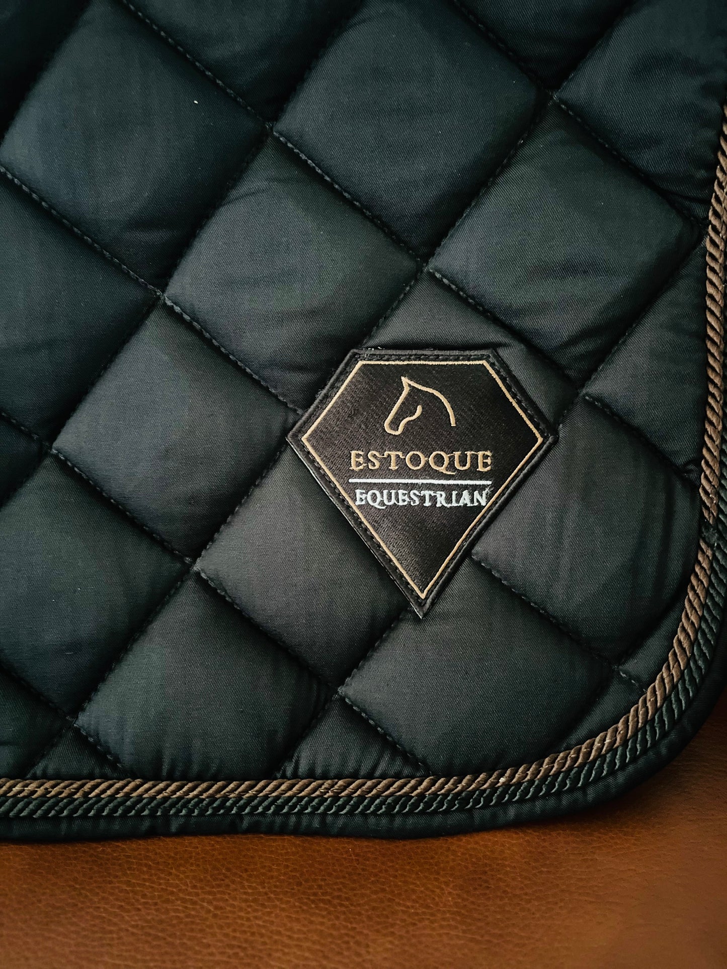 ESTOQUE SIGNATURE BLACK DRESSAGE PAD
