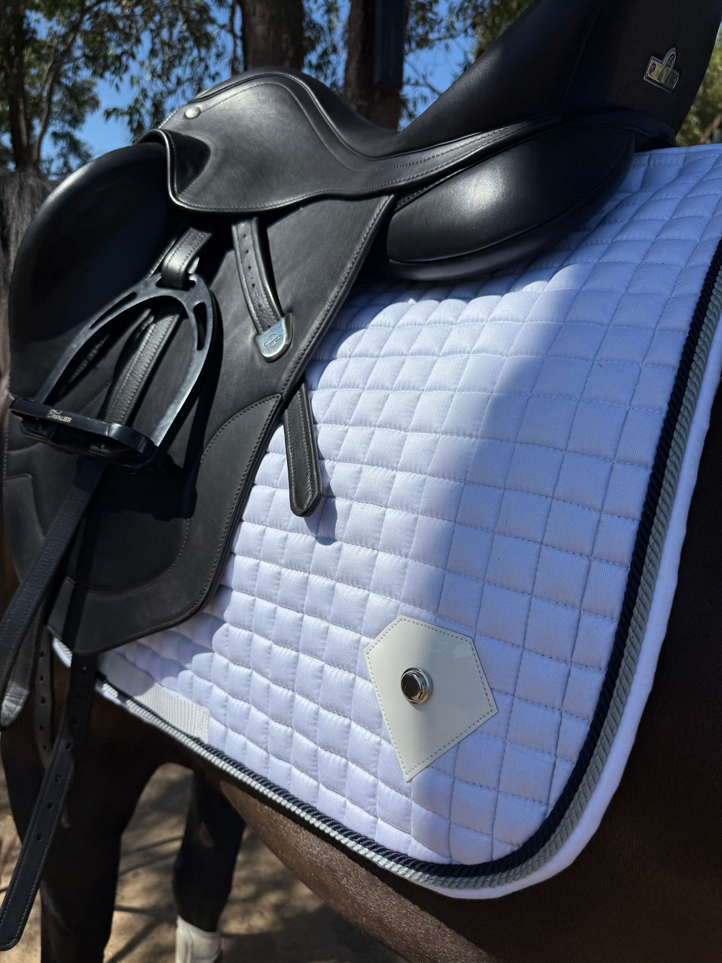 WHITE DRESSAGE SADDLE PAD