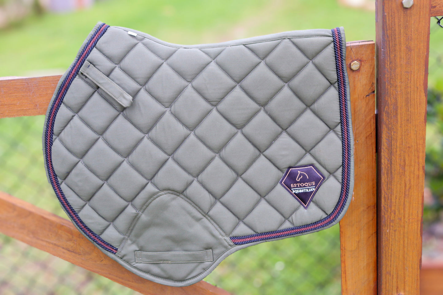 THE OLIVE JUMP SADDLE PAD